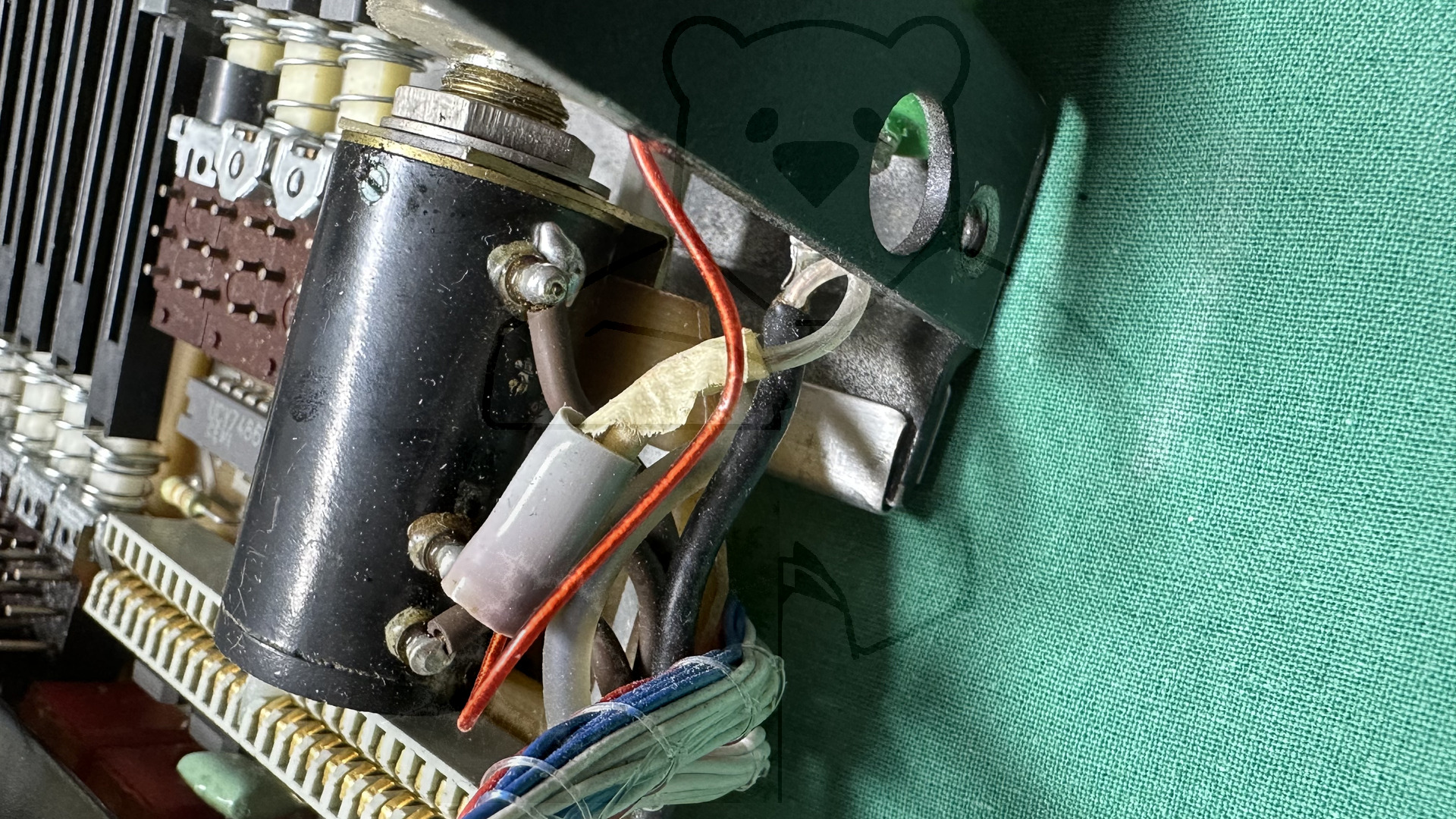 Eingangsbuchsen mit gepfuschtem Kabel vom Vorbesitzer